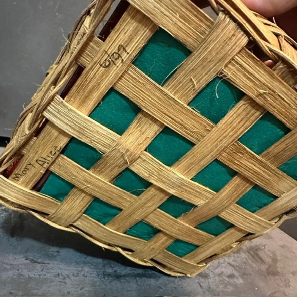Mary Alice 1997 Handwoven Splint Wood Basket Cottagecore Napkin Holder Tan 8x6